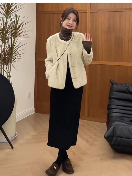 短款裘皮上衣怎么搭配