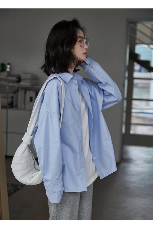 浅蓝色长外套怎么搭配好看图片