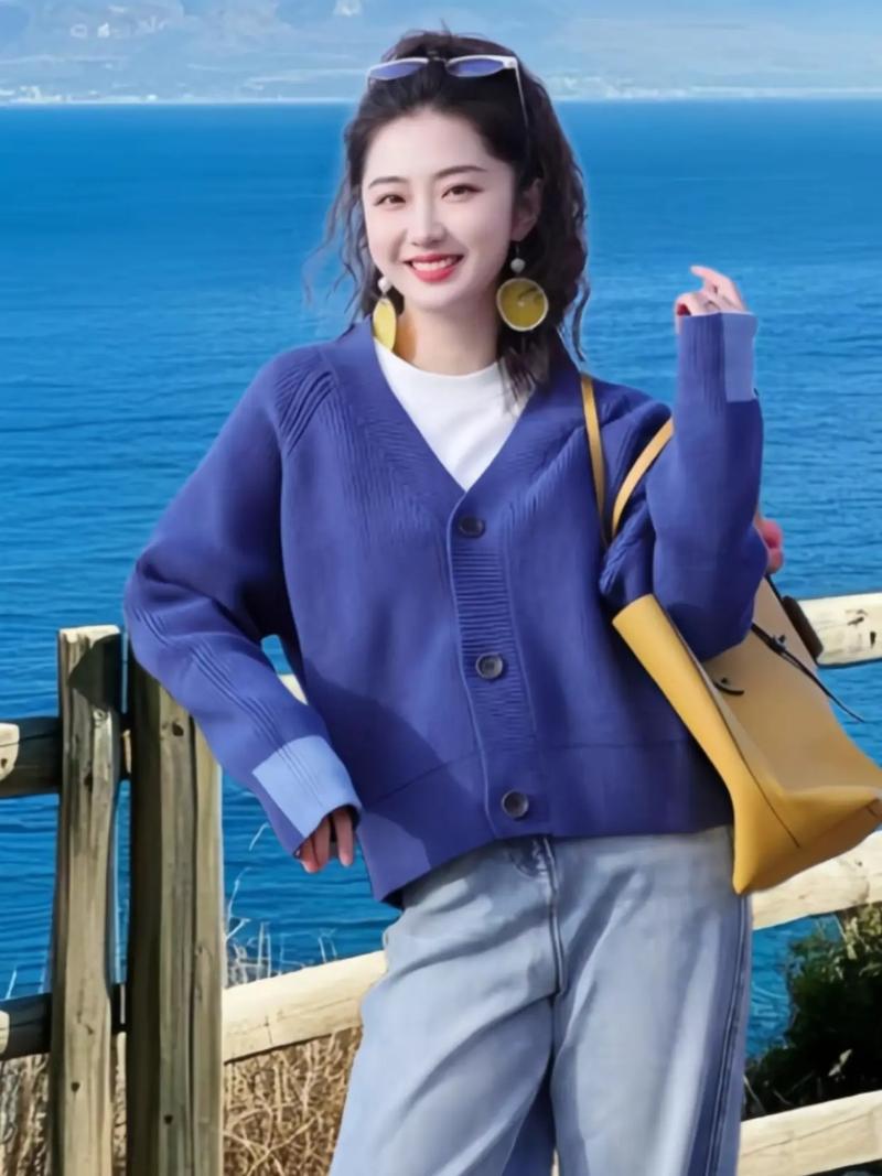 浅蓝色长外套怎么搭配好看图片