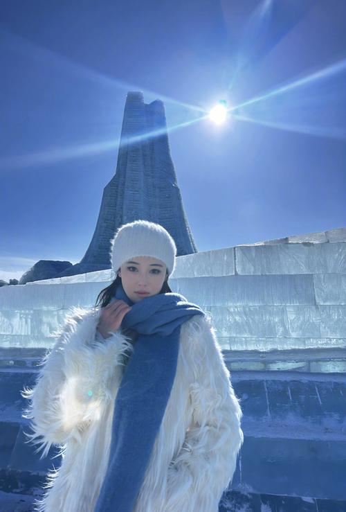 穿皮草怎么搭配丝巾