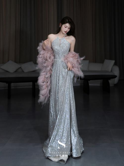 冬季银色裙子怎么搭配衣服好看吗