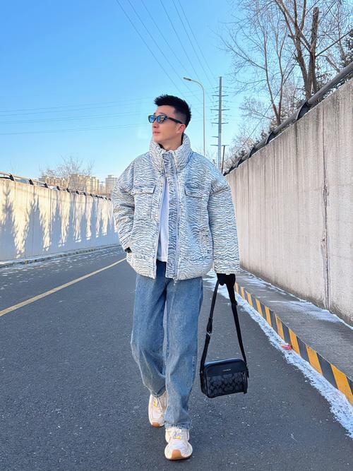 牛仔棉衣怎么搭配衣服好看