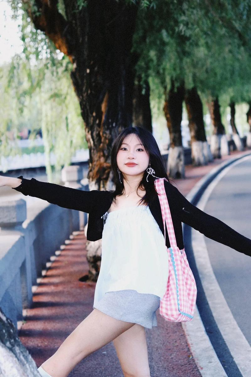 圆脸150小个子怎么搭配衣服好看