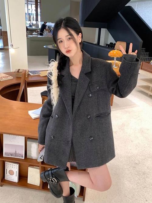 西装呢子衣怎么搭配