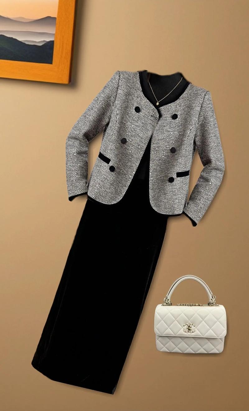 v领无袖羽绒裙怎么搭配