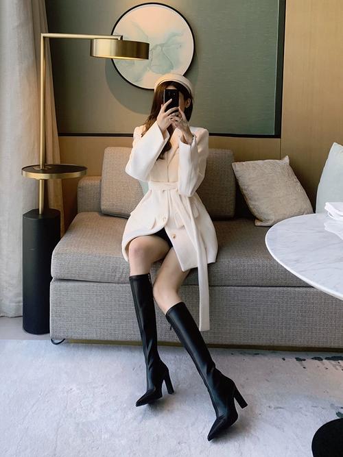 尖头长款靴子怎么搭配衣服