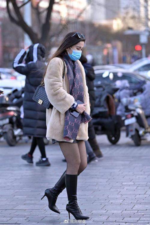 尖头长款靴子怎么搭配衣服