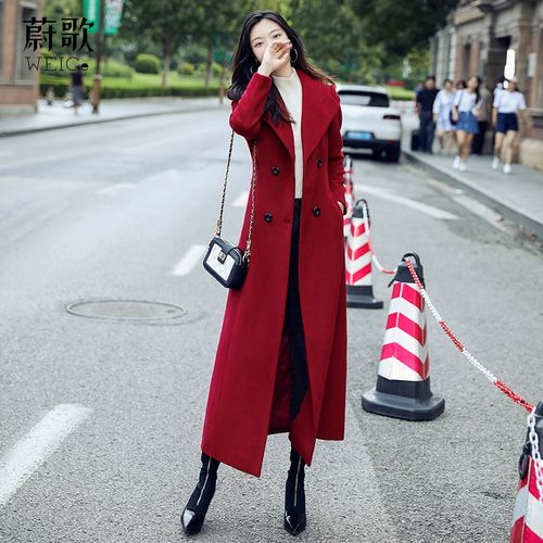 酒红色格子羊毛过膝大衣怎么搭配