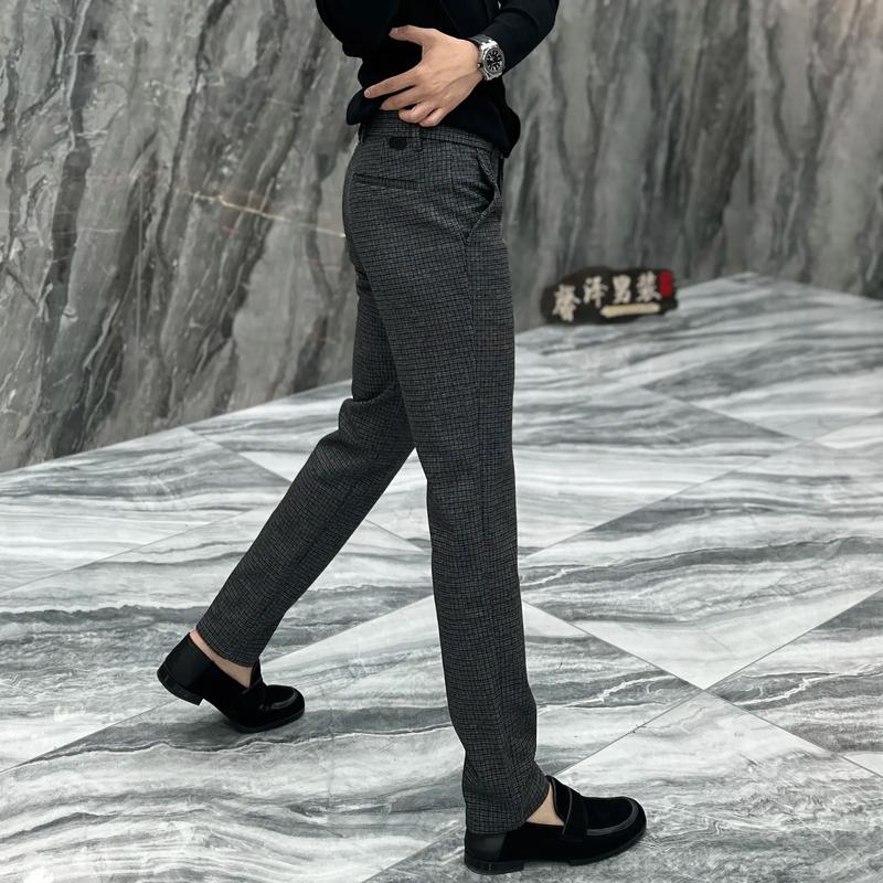 灰色千鸟格裤子怎么搭配