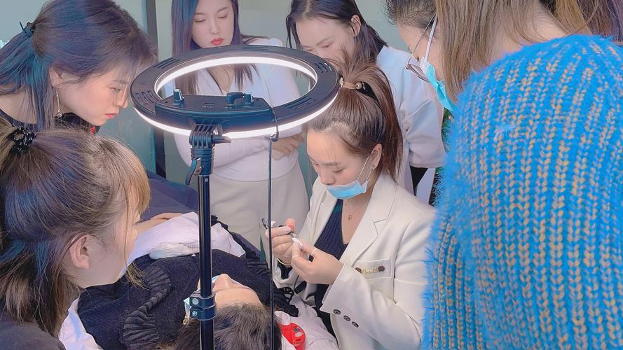 最新美容师培训课