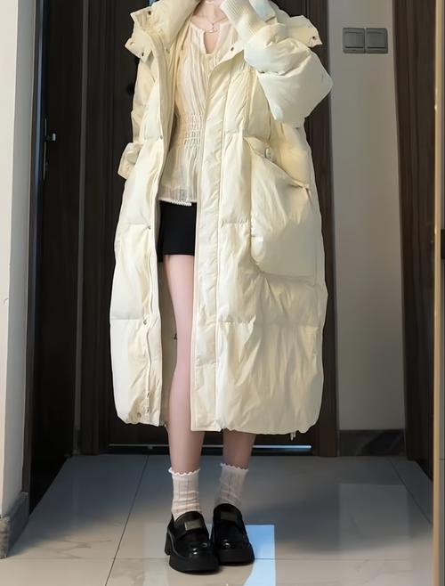 过膝宽松羽绒服怎么搭配图片