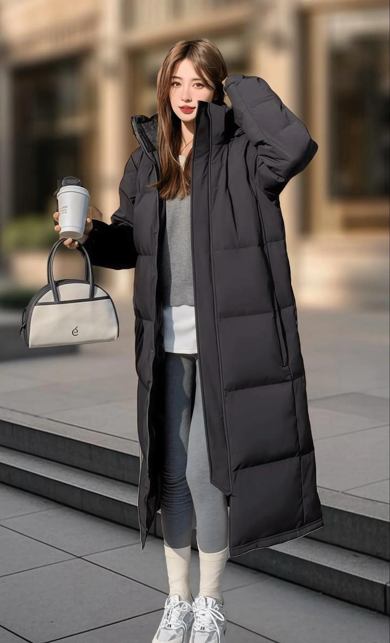 过膝宽松羽绒服怎么搭配图片