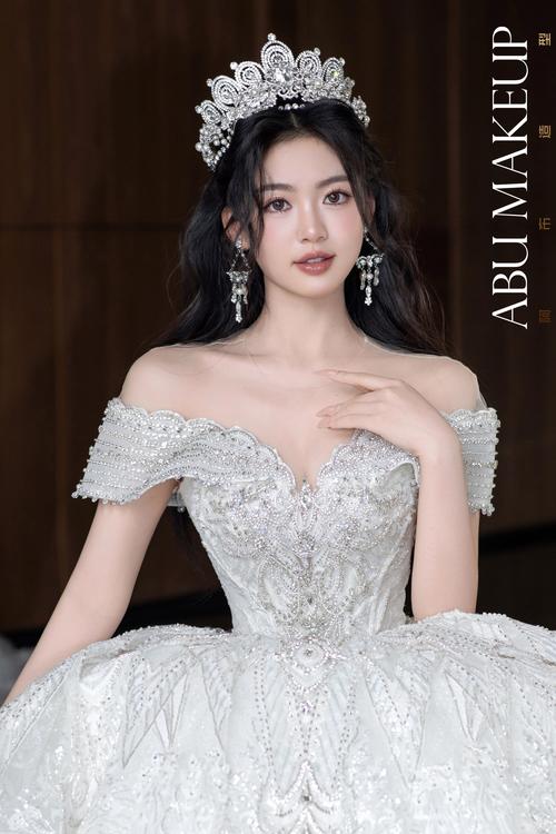 最新新娘妆发型