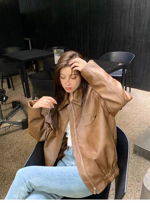 棕色皮衣服怎么搭配