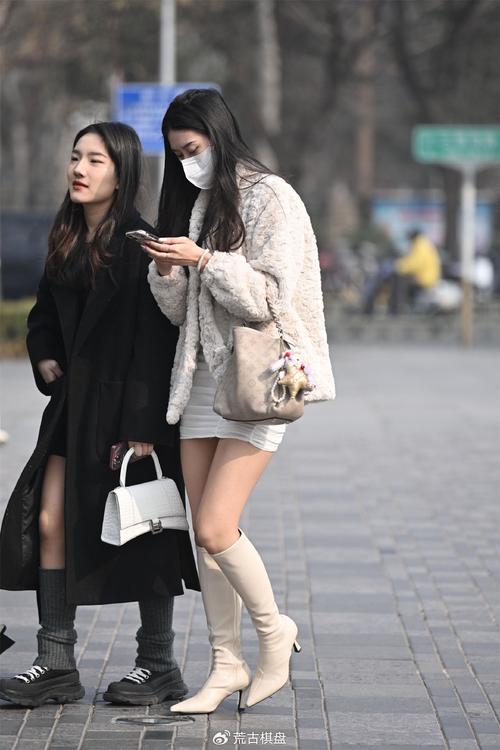 细跟长靴怎么搭配衣服