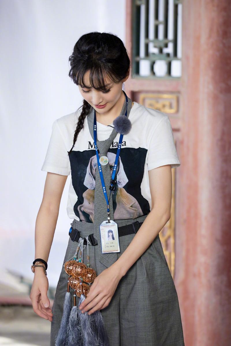 郑爽平常怎么搭配衣服