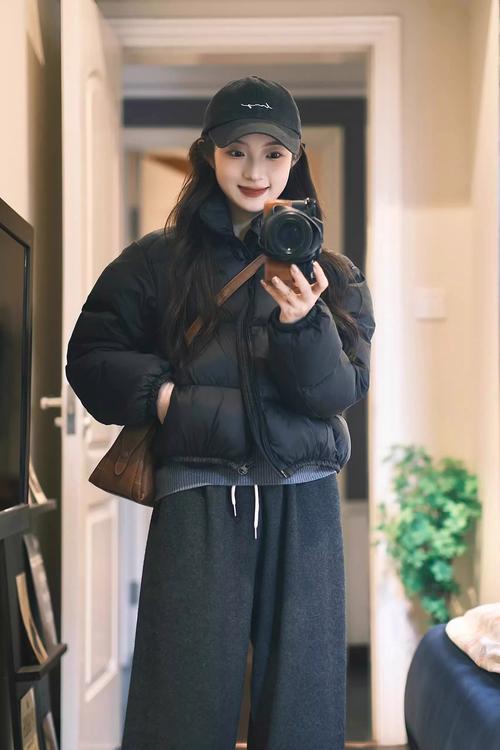 冬天的棉外套怎么搭配什么裤子和鞋子