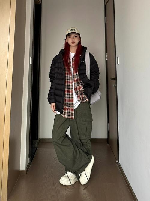 冬天的棉外套怎么搭配什么裤子和鞋子