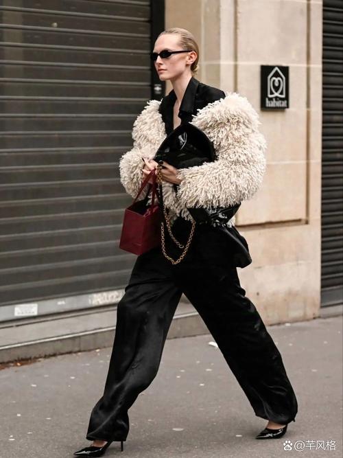 短款皮草怎么搭配裤子鞋子