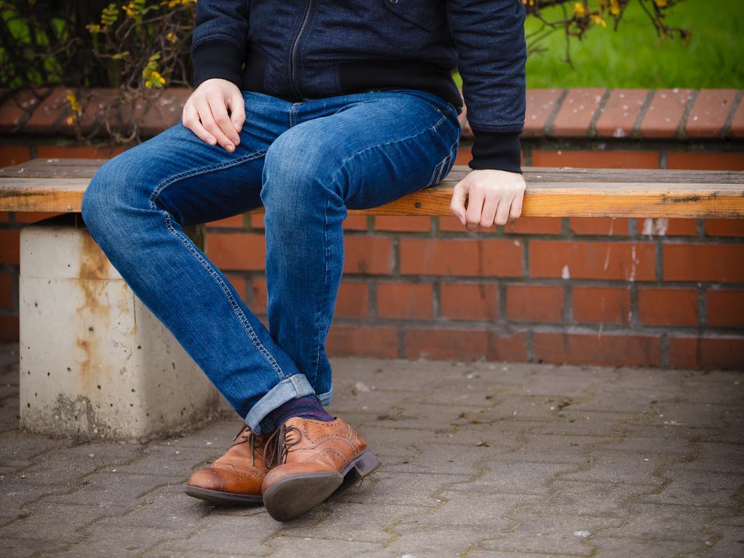 男生牛仔裤配什么鞋子