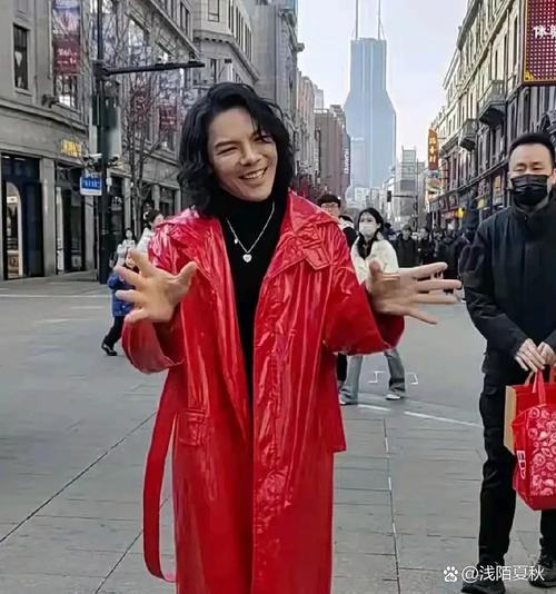 红色皮衣怎么搭配好看男