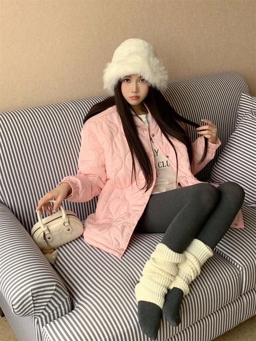 粉色棉袄应该怎么搭配裤子