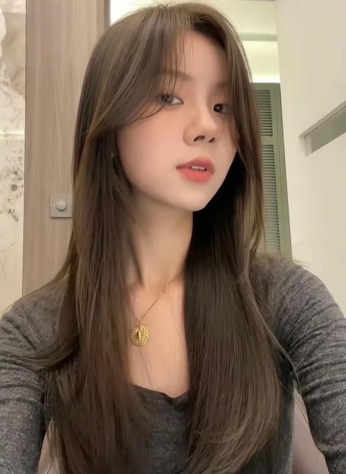 胖圆脸适合什么刘海