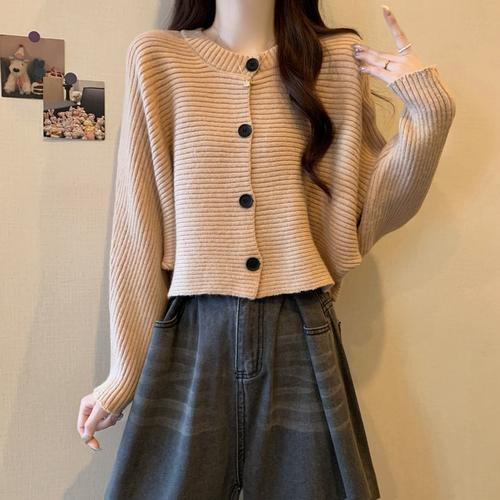 针织开衫女短款毛衣外套怎么搭配