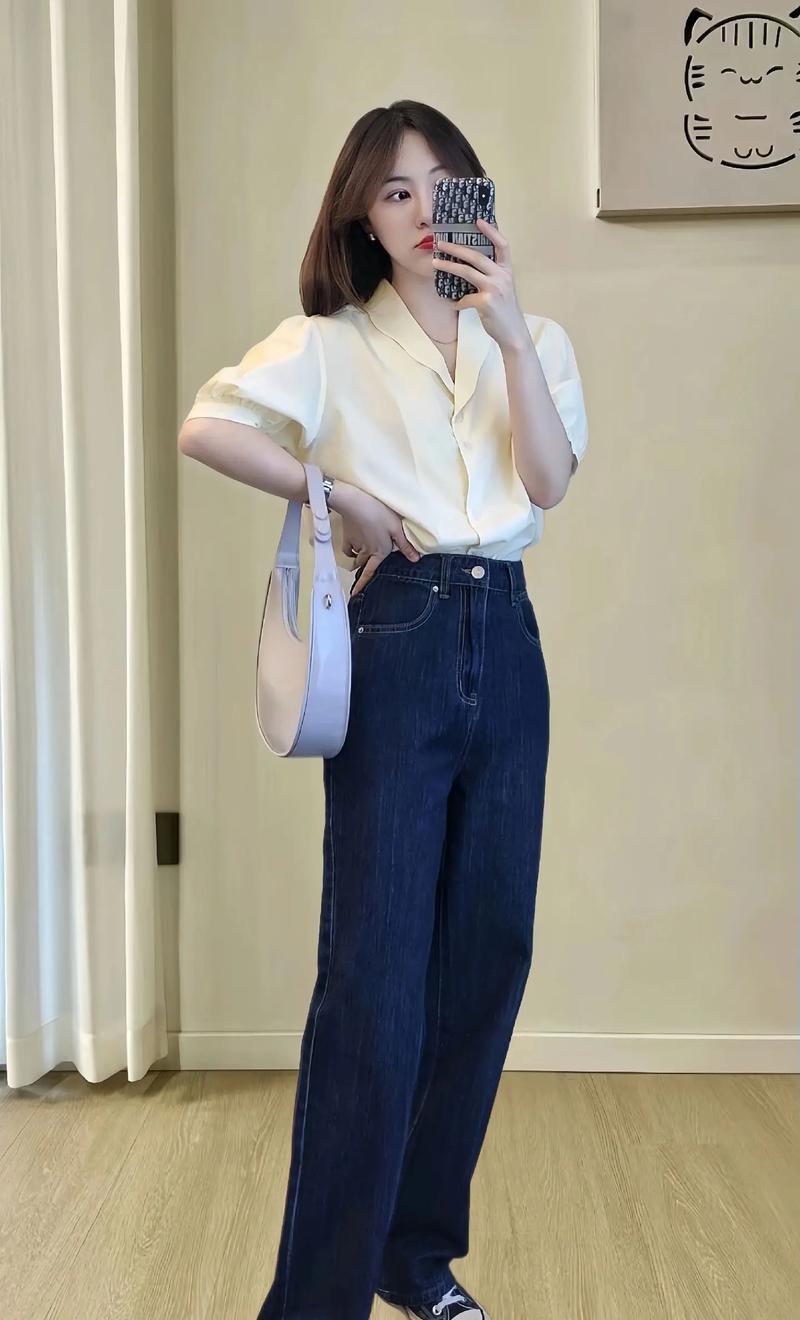 米色衬衫配什么裤子