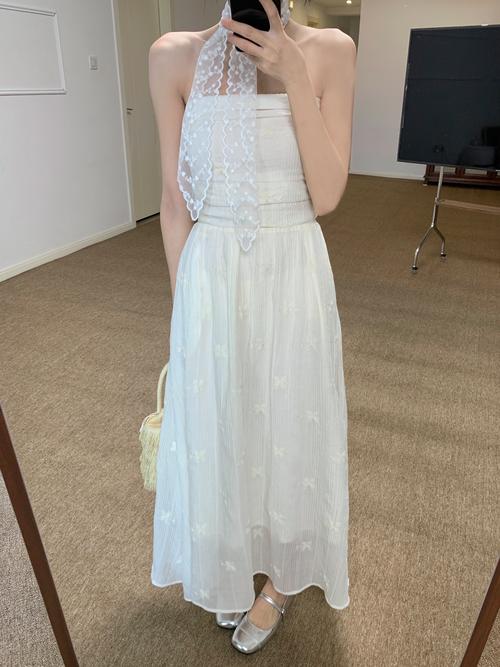 长绣花连衣裙怎么搭配