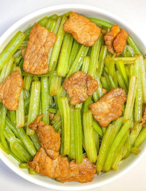 芹菜什么时候吃能减肥