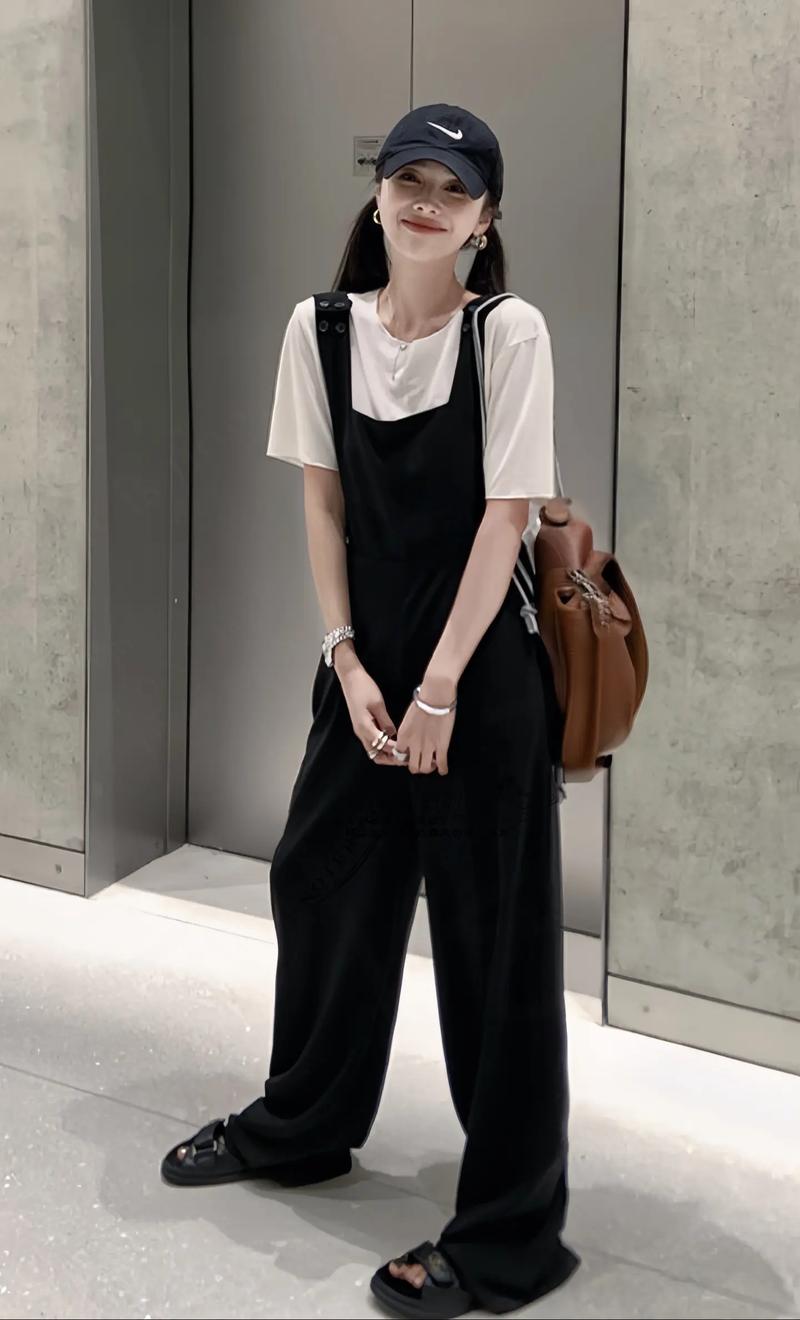 背带裤上衣怎么穿搭配