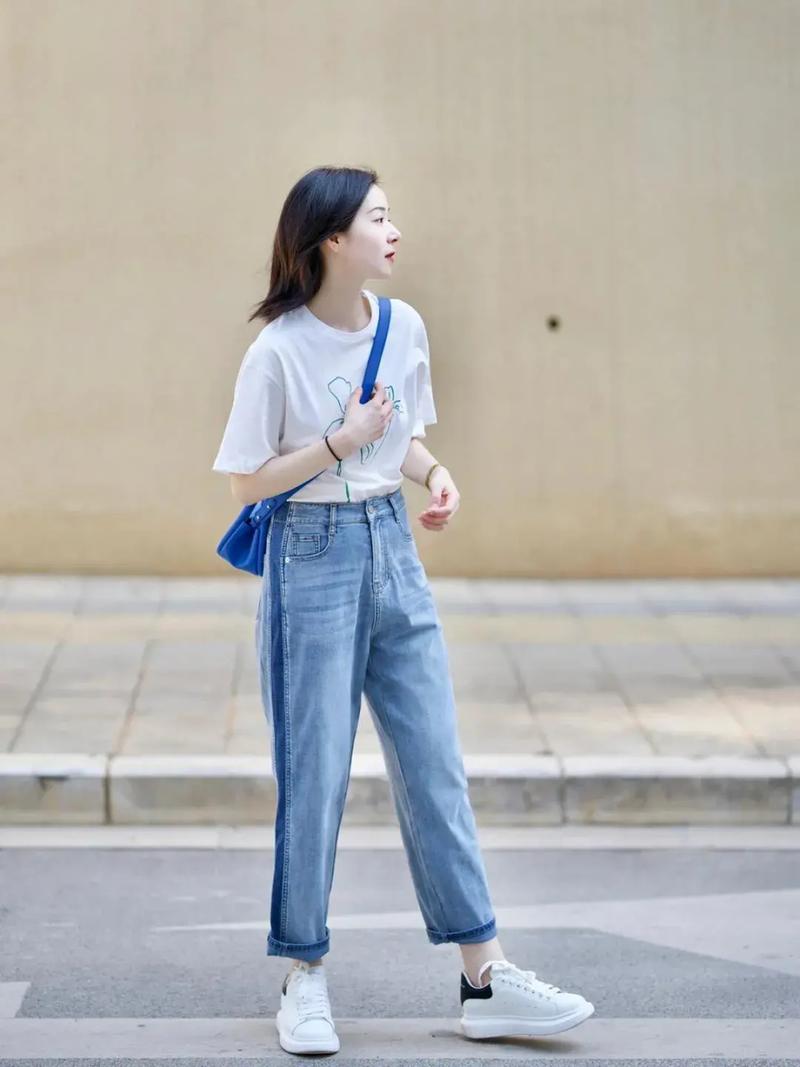 中款短袖怎么搭配