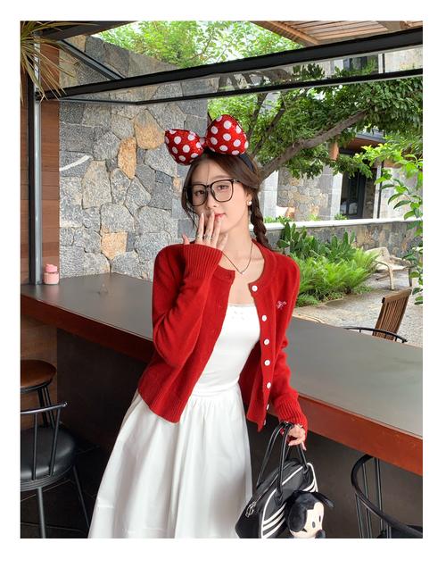 红色外搭怎么搭配