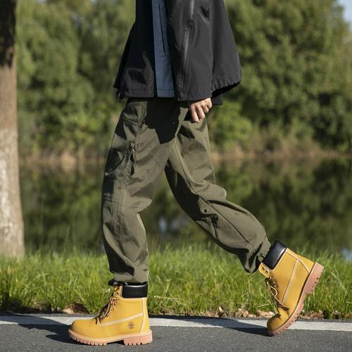 军绿色工装裤怎么搭配