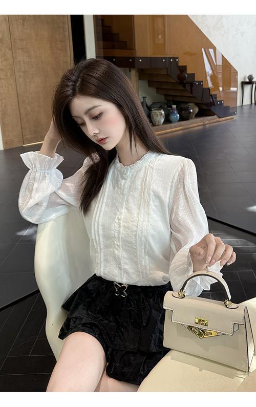 荷叶边领衬衫怎么搭配好看