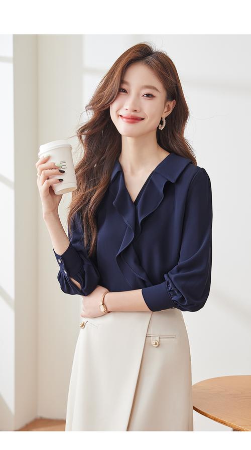 荷叶边领衬衫怎么搭配好看