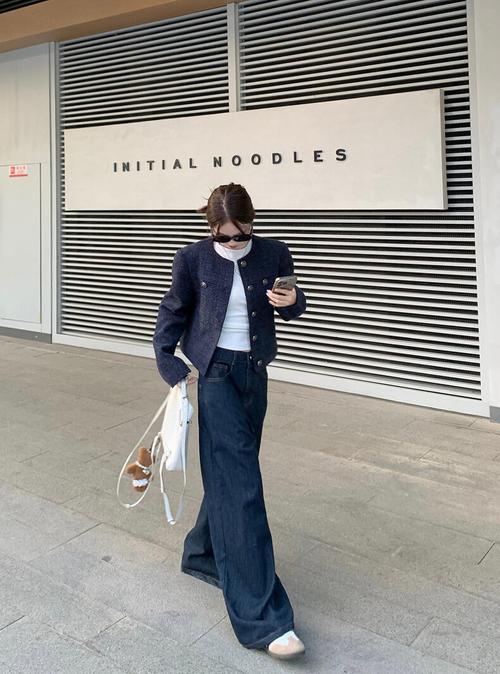 藏蓝色套装怎么搭配外套好看