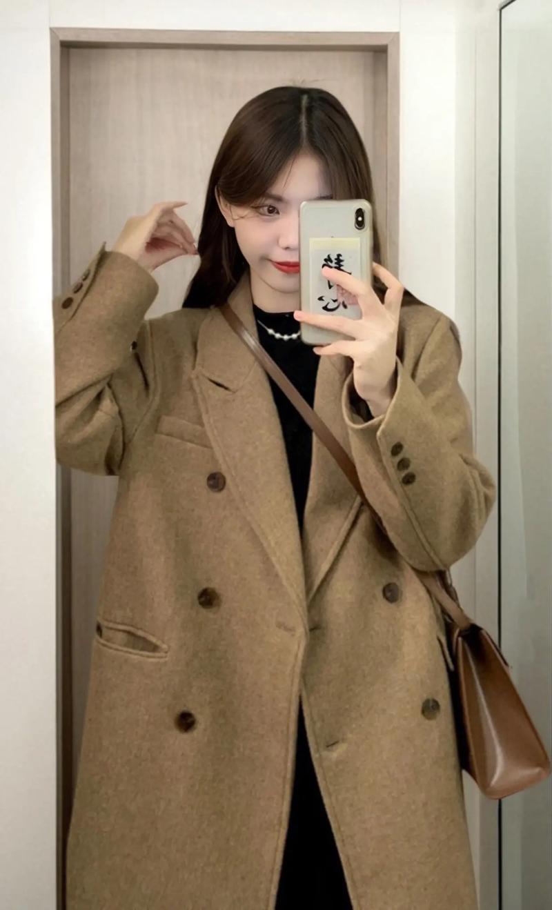 薄款呢子风衣怎么搭配