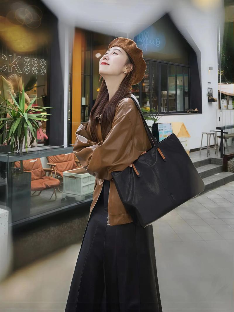 小皮裙怎么搭配衣服好看图片