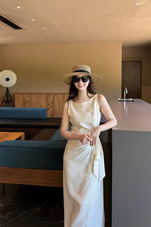 夏季无袖长裙怎么搭配