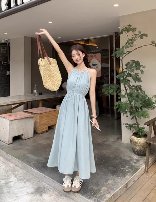 夏季无袖长裙怎么搭配
