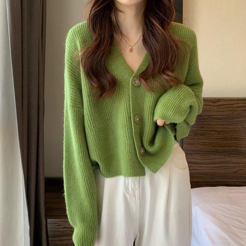 绿色外套配什么打底衫