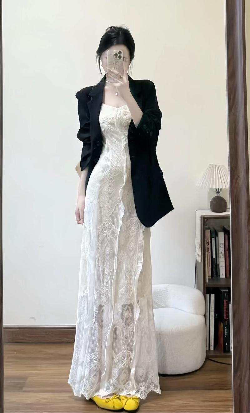 蕾丝套裙怎么搭配外套