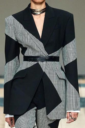 黑色皮带怎么搭配