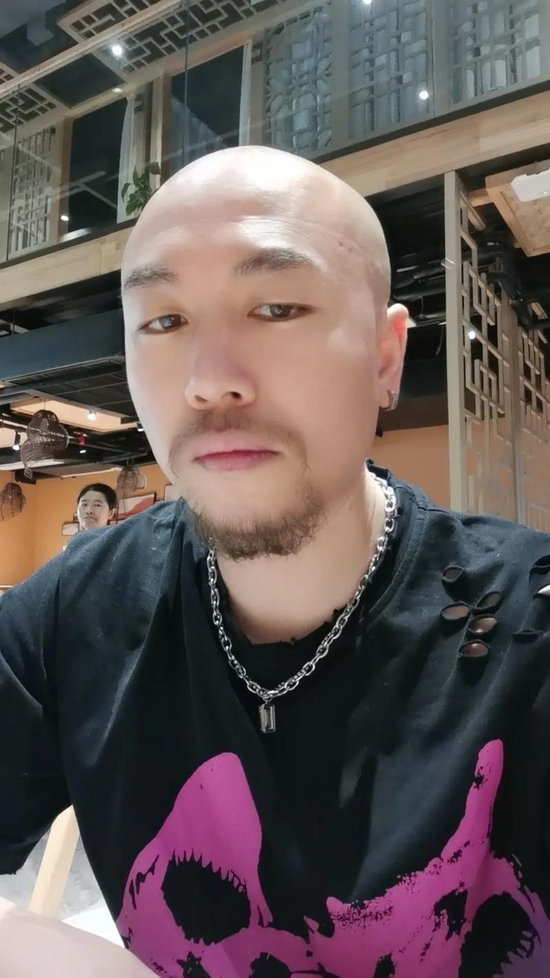 光头 胡子 怎么搭配