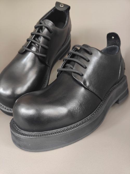 圆头皮鞋怎么搭配裤子