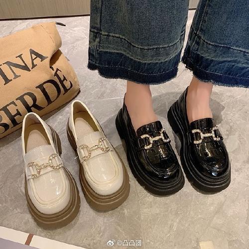 圆头皮鞋怎么搭配裤子