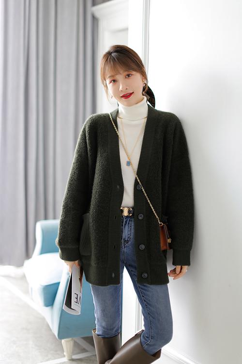 羊绒开衫里面怎么搭配图片