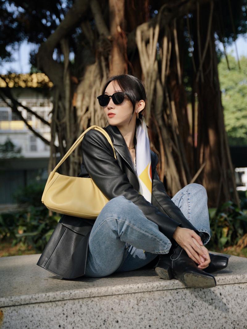 皮衣怎么搭配围巾好看